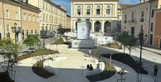 L’Aquila, Piazza Palazzo torna a splendere: conclusi i lavori di riqualificazione