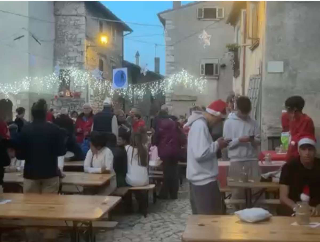 A Terranera è già Natale: panettone e luminarie ad agosto