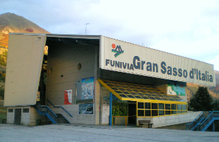Funivia del Gran Sasso, posate le prime due funi: a breve i lavori sulla seconda linea
