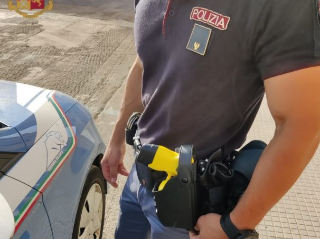 Avezzano, 57enne armato di coltello minaccia i vigili: fermato con il taser e ricoverato