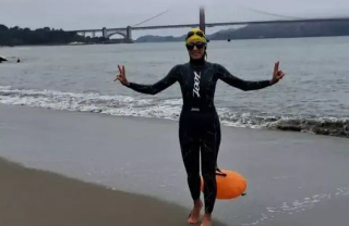 L’impresa di Domenica Canna: ha nuotato da Alcatraz a San Francisco