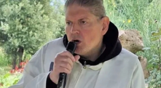 Don Giovanni Gatto abbandona il sacerdozio