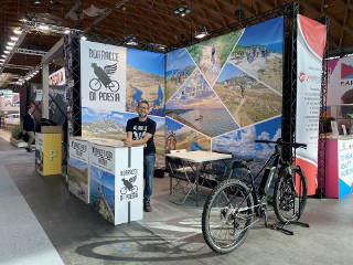 “Borracce di poesia” pedala fino al TTG Rimini: il cicloturismo in versi e in viaggio