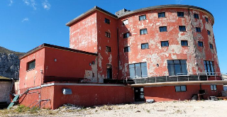 Campo Imperatore: lo storico hotel-prigione diventa un resort di lusso